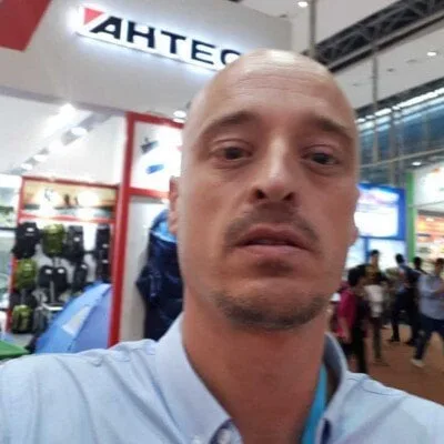 Porträt von Mark Koemans an einer Messe